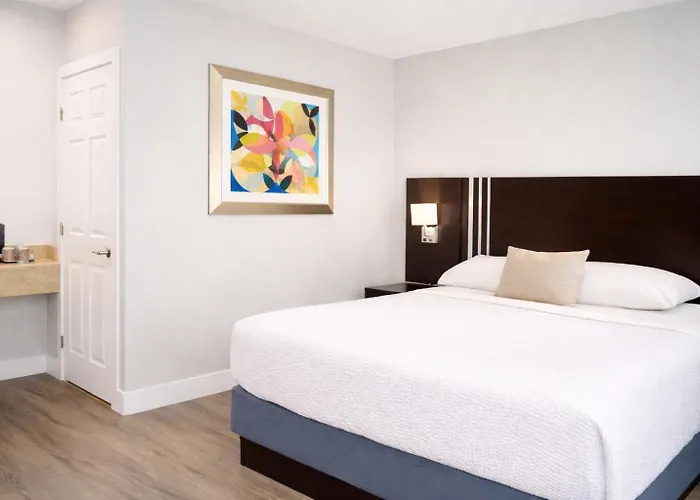 Motel: Fairview Inn & Suites