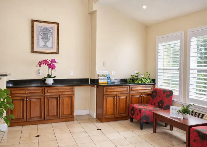 Motel: Fairview Inn & Suites