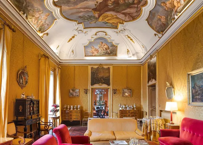 Palazzo Arone Dei Baroni Di Valentino