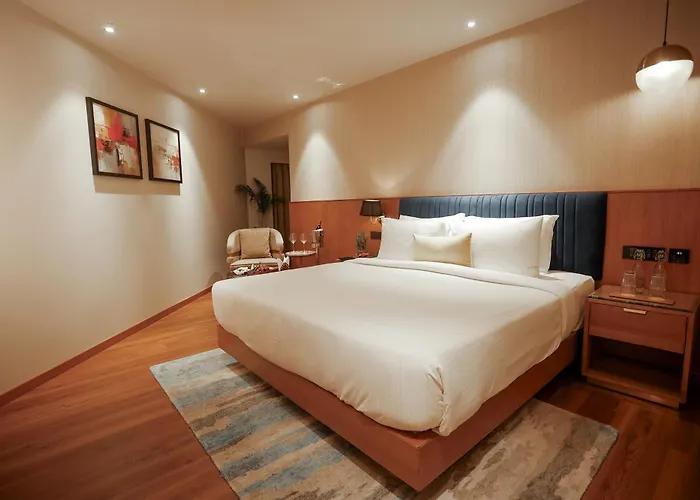 Jacuzzi hotel: Golden Tulip Jaipur City Center
