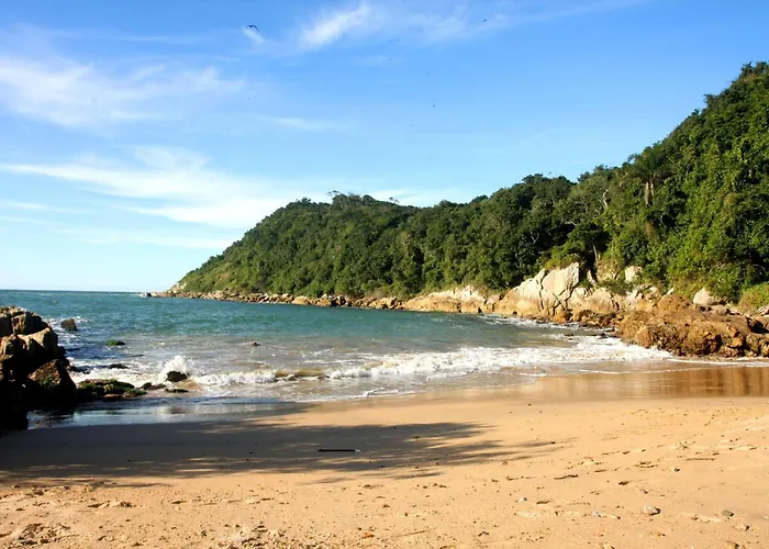 Pousada Ilha do Itacolomi Com Piscina Proximo do Beto Carrero