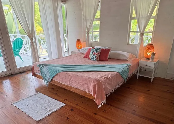 Islander House On Rocky Cay Beach