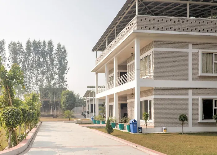 Super Townhouse Amaraa Farms Near Lulu Hypermarket