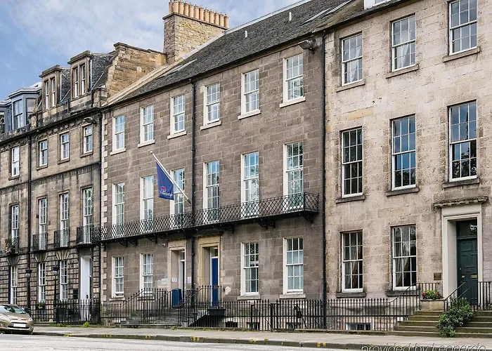 Cheap hotel: Travelodge Edinburgh Central Queen Street