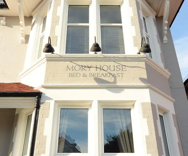 Airport Hotel: Mory House