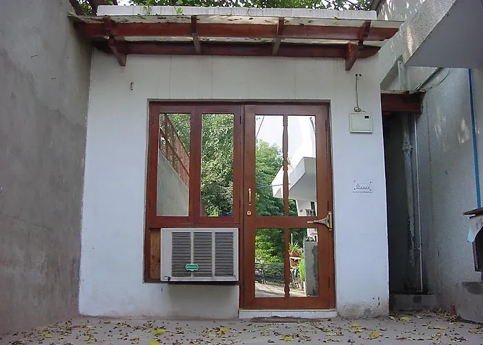 Petite Homestays