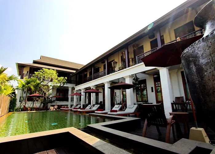 Hotel near College: The Balcony Chiang Mai Village