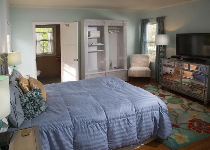 Cinema Suites Bed & Breakfast Hsr19-19-001050