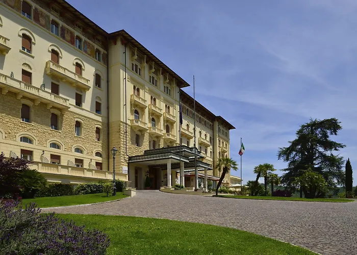 Grand Palazzo Della Fonte