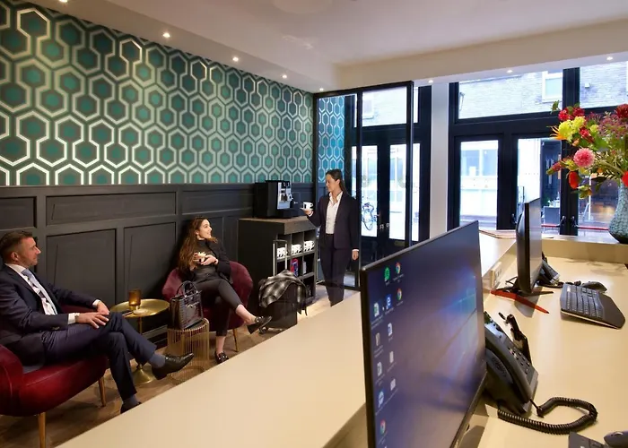 Centraal gelegen hotel: Brasss Hotel Suites